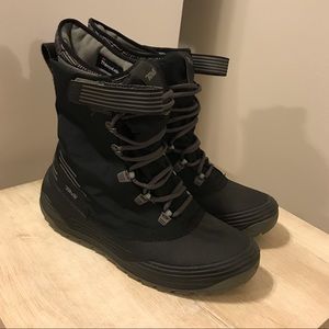 Teva Men’s Winter Boots Size 10
